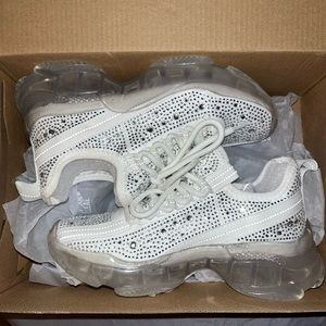 STEVEN MADDEN Rhinestone Shoes